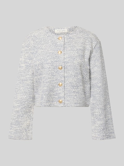 Produktfoto, Jacke in Bouclé-Optik mit Rundhalsausschnitt van Christian Berg Woman in lichtblauw-witte bouclé-look, katoenmix, regular fit, knoopsluiting, ruglengte maat S 47 cm, schouderbreedte 45 cm, borstwijdte 51 cm, mouwlengte 54 cm