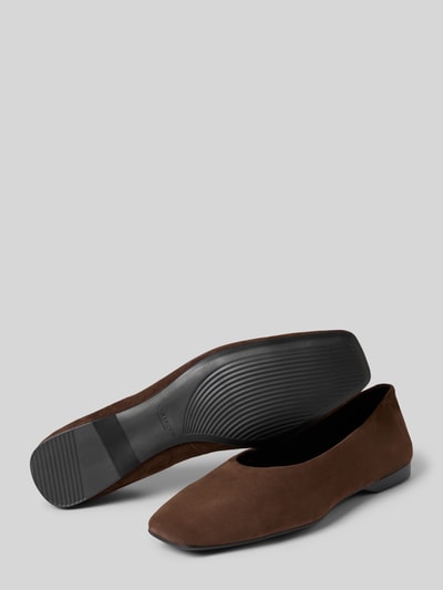 Produktfoto, Ballerina aus Veloursleder Modell 'DELIA' von Vagabond in Braun, Optik: Unifarben, Schuhspitze: Quadratisch, Gerade, Absatzform: Blockabsatz, Verschluss: Schlupf/offen, Materialverarbeitung: Velours, Material: echtes Leder, matte und glatte Textur.