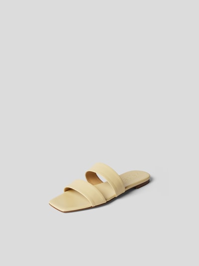 Aeyde Pantoletten mit Label-Prägung Beige 2