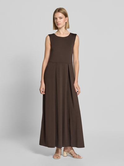 Vrouwenmodel draagt Maxikleid met Rundhalsausschnitt van monari, Materiaalmix met stretch, A-lijn, effen design, Ganzkörperansicht van voren.