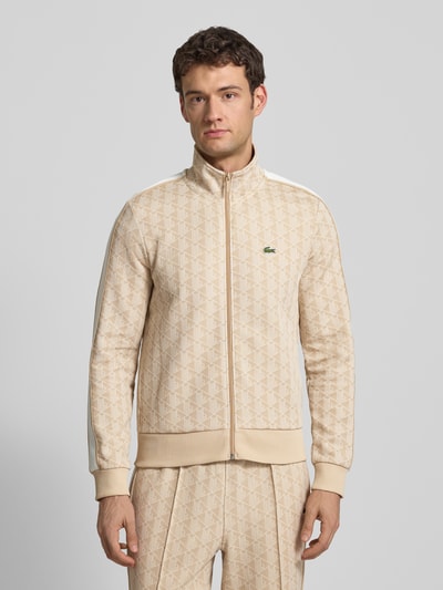 Männermodel trägt Regular Fit Sweatjacke mit Baumwoll-Anteil von Lacoste, Optik: Unifarben, Allover-Muster, Ganzkörperansicht von vorne.