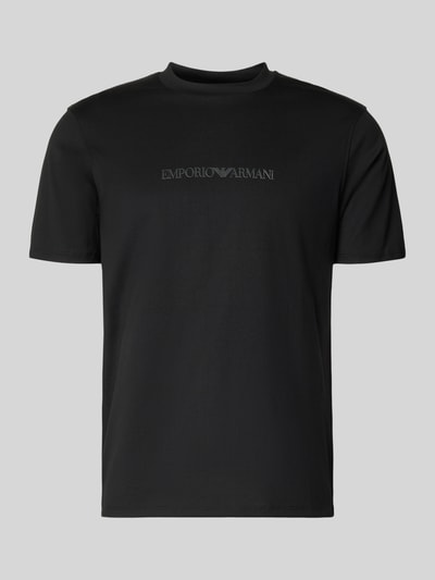 Produktfoto, schwarzes Regular Fit T-Shirt mit Logo-Detail von Emporio Armani aus reiner Baumwolle, Rundhalsausschnitt, neutraler Hintergrund