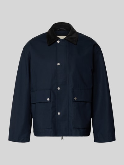Produktfoto, Regular Fit Jacke aus reiner Baumwolle Modell 'KYLE' von Selected Homme in Unifarben, Umlegekragen, verdeckter Reißverschluss, Druckknopfverschluss, Langarm, aufgesetzte Seitentaschen, Innentasche, Webware, glatte Textur.