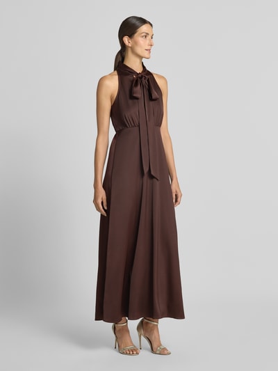 YAS Maxikleid aus Satin Modell 'Thea' Mittelbraun 1