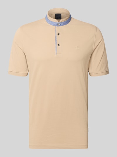 Produktfoto, Slim Fit Poloshirt mit Stehkragen von bugatti in Beige, reine Baumwolle, Knopfleiste, Label-Stitching, Rückenlänge 71 cm.