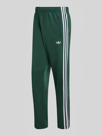 Produktfoto, Regular Fit Sweathose mit Logo-Stitching von adidas Originals in Dunkelgrün mit weißen Streifen und glatter Textur, Kontext: Herren Sweathose von adidas Originals