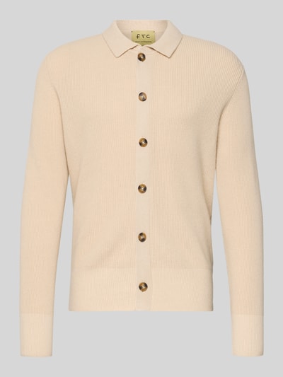 Produktfoto, Regular Fit Strickjacke mit Kaschmir-Anteil von FTC-Cashmere in Beige, Umlegekragen, Knopfleiste, gerippte Struktur.