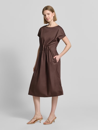 Christian Berg Woman Selection Midikleid mit Rundhalsausschnitt und Drapierungen Dunkelbraun 1