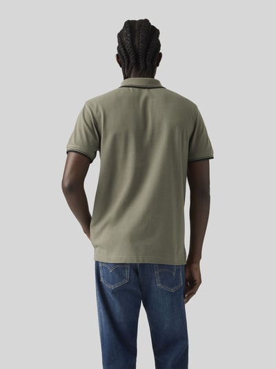Levi's® Regular Fit Poloshirt mit Logo-Stitching Oliv 5