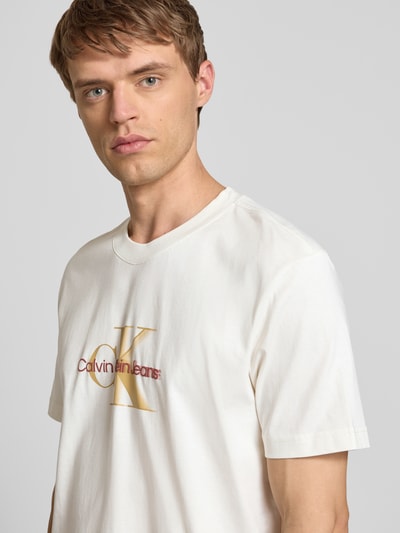 Calvin Klein Jeans T-Shirt mit Label-Print und Rundhalsausschnitt Offwhite 3