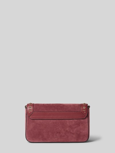 Productfoto, Crossbody Bag uit echt leer Model 'Iride' van Furla, bordeauxrood, met studs, hoofdvak met overslag, afneembare schouderband, breedte 26 cm, lengte 14 cm, diepte 6 cm, bandlengte 112 cm