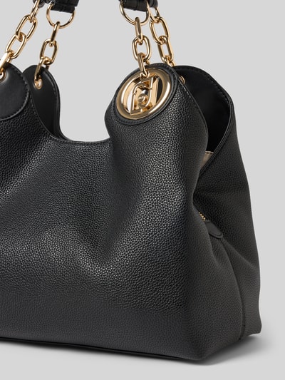 Produktfoto, Handtasche mit Magnetverschluss und Tragehenkel von Liu Jo White, schwarze Lederoptik, Goldkette, Struktur, Label-Detail, Hauptfach mit Magnetverschluss, Reißverschlussfach, Maße 39x29x16 cm, Schulterriemen 45 cm.
