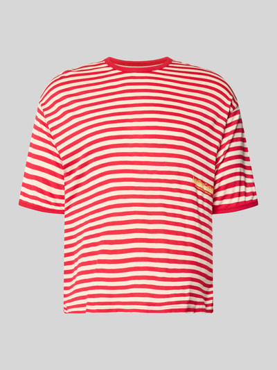 Produktfoto, T-Shirt mit Streifenmuster und Label-Print von ANOTHER COTTON LAB, męski t-shirt z bawełny, krój relaxed fit, wzór w paski, nadruk z logo, okrągły dekolt, długość tyłu w rozmiarze m: 65 cm, kolor biało-czerwony, poziome paski, gładka tekstura