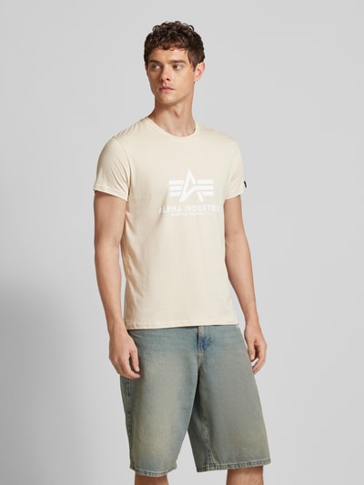 Alpha Industries T-shirt z nadrukiem z logo Złamany biały 4