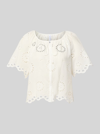 Produktfoto, Regular-Fit Bluse mit Lochstickerei Modell 'BROTES' von MANGO aus reiner Baumwolle in Weiß mit Rundhalsausschnitt und Schnürung, sichtbare Textur durch Lochstickereien