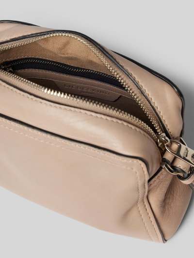 LIEBESKIND BERLIN Handtas van leer met labeldetail, model 'CHUDY' Zand - 5