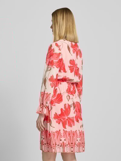 ZABAIONE Knielanges Kleid mit V-Ausschnitt Rosa 5