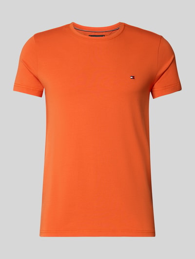 Produktfoto, Slim Fit T-Shirt aus Baumwoll-Mix von Tommy Hilfiger, pomarańczowy kolor, krój slim fit, jednolity, logo, okrągły dekolt, krótki rękaw, bawełniany stretch