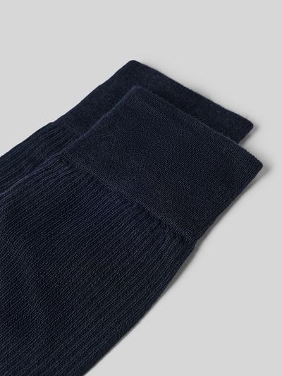 Produktfoto, Socken aus Woll-Mix im 2er-Pack von BOSS, dunkelblauer Feinstrick mit gerippter Textur auf hellem Hintergrund, Herren Socken von BOSS
