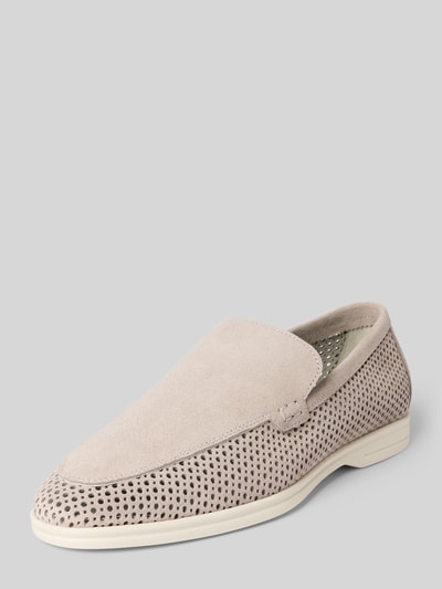 Produktfoto, Loafer aus echtem Leder Modell 'Mayne' von Steve Madden in Beige mit Lochmuster, abgerundeter Form und glatter Sohle, Low-Cut