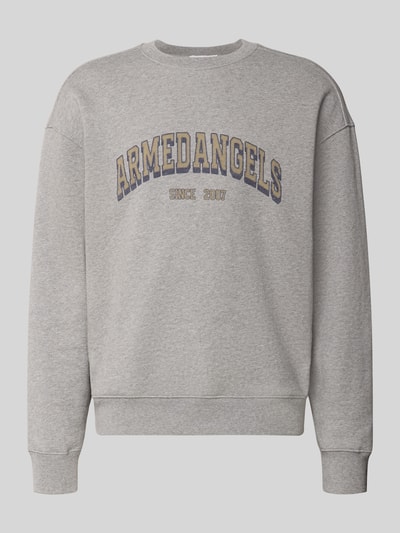 Produktfoto, graues Relaxed Fit Sweatshirt aus reiner Baumwolle Modell 'WORDMARK' von ARMEDANGELS, Herren Sweatshirt, glatte Struktur
