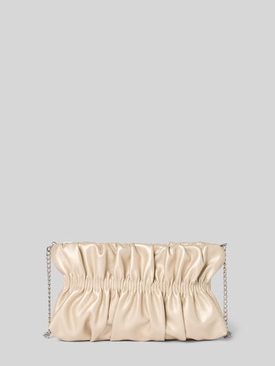 Produktfoto, Wristlet mit Raffungen von Jake*s Cocktail, cremefarbene Leder-Optik, Ketten-Optik Schulterriemen, Hauptfach mit Reißverschluss, Maße: Breite 27 cm, Länge 16 cm, Tiefe 6 cm, Länge Schulterriemen 113 cm