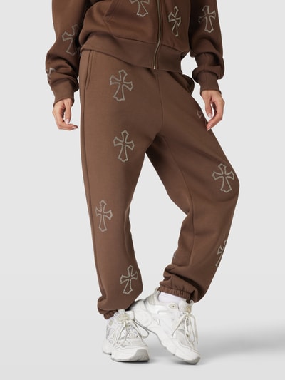 Review Sweatpants met CRUCIFIX BLING met strass-steentjes Middenbruin - 4