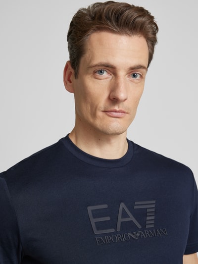 EA7 Emporio Armani T-Shirt mit Label-Print Dunkelblau 3