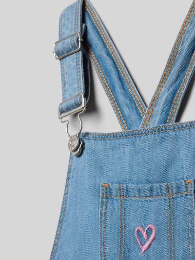 Produktfoto, Ausgestelltes Jeanskleid aus reiner Baumwolle von s.Oliver RED LABEL in Hellblau mit Herz-Stickerei, Denimstruktur, Detailaufnahme