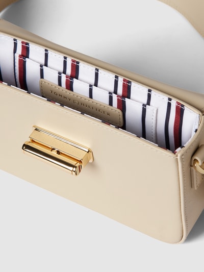 Tommy Hilfiger Umhängetasche aus Leder Sand 4