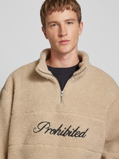 PROHIBITED Sweatshirt aus Teddyfell Modell 'Woodford' Beige 3