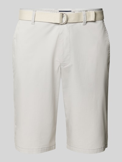 Produktfoto, Bermudas aus Light Baumwolle mit Gürtel von Christian Berg Men, Regular-Fit, Eingrifftaschen, Gesäßtaschen, beige, glatte Struktur.