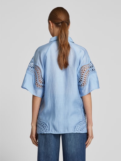 Copenhagen Muse Regular Fit Blusenshirt mit Lochstickerei Modell 'MOLLY' Hellblau 5