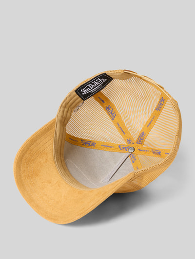 Produktfoto, Trucker Cap mit Label-Patch Modell 'CASQUETTE' von Von Dutch, żółty daszek, siateczkowy tył, regulacja, nadruk statement