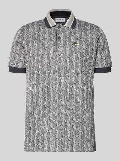Produktfoto, Regular Fit Poloshirt mit Baumwoll-Anteil von Lacoste in Optik: Unifarben, Allover-Muster mit L-Monogramm, Kontraststreifen, Polokragen, 2-Knopf-Verschluss, Kurzarm, gerippter Ärmelabschluss, mit Seitenschlitzen, Materialverarbeitung: Jacquard, Label-Stitching, Logo-Detail