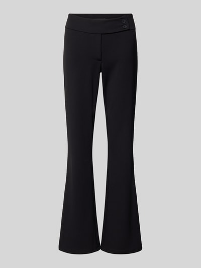 Produktfoto, Flared Fit Hose aus elastischem Viskose-Mix mit Knopfverschluss von Gina Tricot, schwarzer Stoff, glatte Textur, leicht ausgestellt, elastischer Saum, sichtbare Bund- und Beinweite, neutraler Hintergrund.
