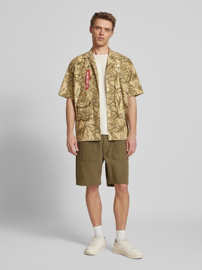 Alpha Industries Relaxed Fit Freizeithemd mit Pattentasche Modell 'Honolulu' Beige 1