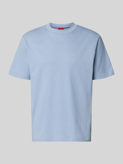 Produktfoto, hellblaues Relaxed Fit T-Shirt aus reiner Baumwolle Modell 'DAPOLINO' von HUGO, unifarben mit Label Print und Rundhalsausschnitt