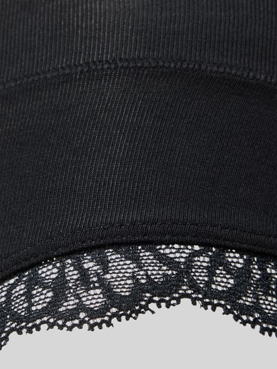 Produktfoto, czarne figi Slim Fit Slip mit Spitzenbesatz von SCHIESSER z elastycznej mieszanki materiałów, obszycie koronką, elastyczny pas, wyraźna faktura i kontrastujące kształty