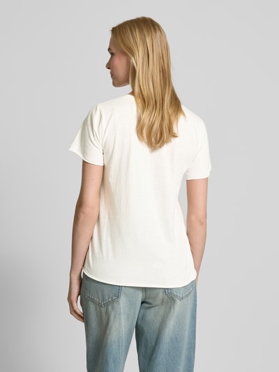 MOS MOSH T-shirt z prążkowanym dekoltem w serek model ‘Nadine’ Złamany biały 5