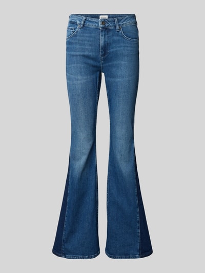 Produktfoto, Flared Fit Jeans im 5-Pocket-Design Modell 'Shelby' von Mustang aus blauem Baumwoll-Mix mit Knopf-Reißverschluss.