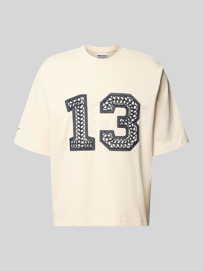 Produktfoto, T-Shirt mit Ketten-Stickerei und Rundhalsausschnitt von REVIEW, Relaxed-Fit aus Reine Baumwolle, Rückenlänge 65 cm, cremefarben