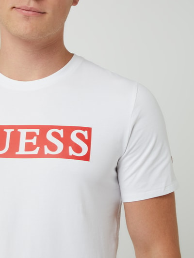 Guess T-shirt z nadrukiem z logo — wyłącznie w naszej ofercie Biały 3