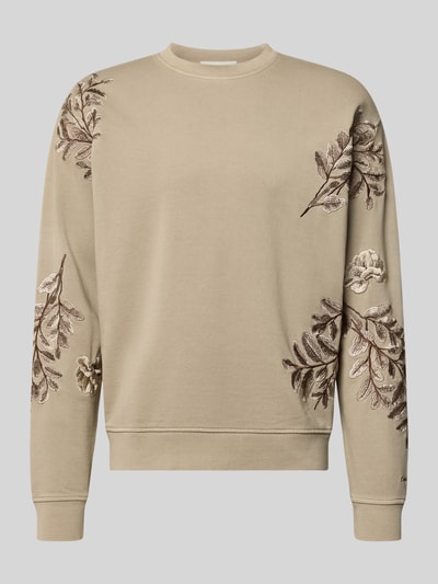 Produktfoto, Regular Fit Sweatshirt Modell 'Kario' von Drykorn aus Reine Baumwolle mit Florales-Allover-Stitching, Rundhalsausschnitt, elastische Abschlüsse, beigefarben mit braunen Stickereien