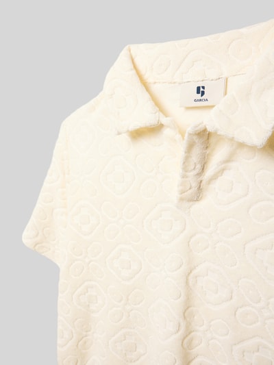 Produktfoto, Regular Fit Poloshirt mit Strukturmuster von Garcia aus Baumwoll-Mix in Creme mit Polokragen, kurzärmeliges Design, Größe 140, Rückenlänge 57 cm.