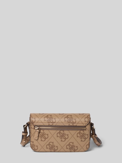 Produktfoto, Umhängetasche mit Label-Detail Modell 'JANIE' von Guess, beige mit braunem Muster, Hauptfach mit Druckknopfverschluss, verstellbarer Schultergurt, Reißverschlussfach innen, Szerokość w rozmiarze 1: 21 cm, długość: 14 cm, głębokość: 5 cm, długość paska: 78 cm