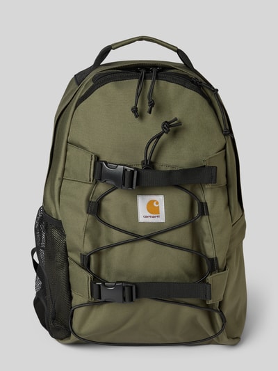 Productfoto, Rucksack met label-details Modell 'KICKFLIP' van Carhartt Work In Progress in olijfgroen, kliksluitingen buiten, verstelbare schouderriem, 36x48x18 cm, binnenvakken