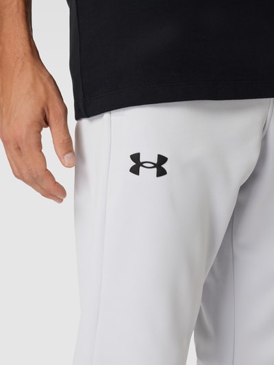 Under Armour Spodnie dresowe z nadrukiem z logo Jasnoszary 3