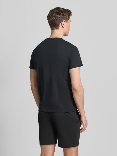 Männermodel trägt Regular Fit Pyjama-Oberteil aus reine katoen Modell 'CREW-SLEEP-TOP' von Polo Ralph Lauren Underwear, uni look, korte mouw, logo-stitching, crew neck, label print, Ganzkörperansicht Rückansicht