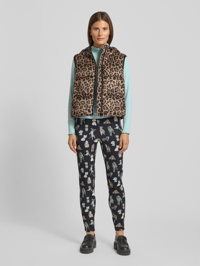 Marc Cain Regular Fit Steppjacke mit Allover-Animal-Print Camel 1